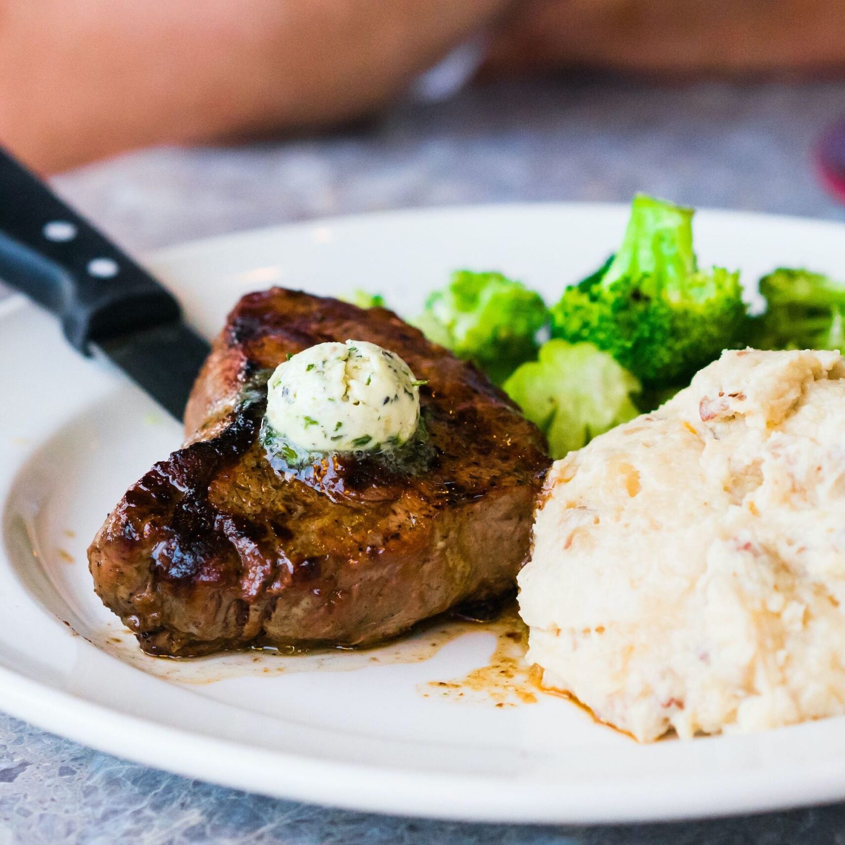 Grilled Filet of Beef Medallions with Creamy Peppercorn Sauce Web 2